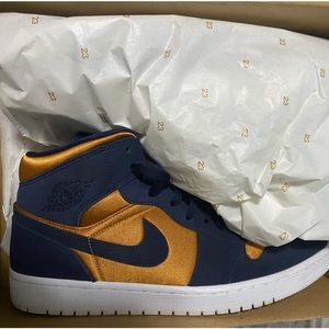 AIR JORDAN 1 MID SE
OBSIDIAN/HYPER VIOLET